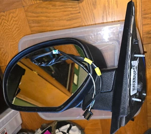 GM Driver Side Mirror 25775844 2007 New Body 2500 HD - Picture 1 of 3