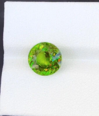 Esfena verde mina de tierra natural redonda de 10 mm 3,75 quilates Foto 1 de 2