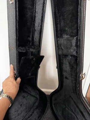 OZARK BC-80 HARD BANJO CASE-plush black interior,lock & key excellent condition - Image 1 of 4
