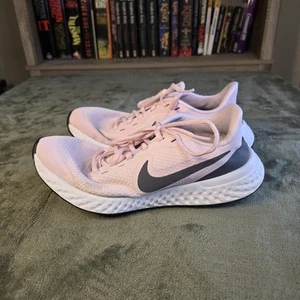 Nike Revolution 5 BQ5671-601 Running Shoes Women's Size 6Y Gray Pink - Picture 1 of 8
