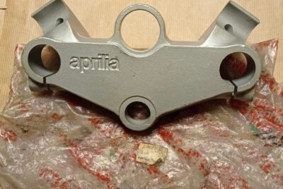 Aprilia Piastra sterzo superiore AF1/Futura/Europa 50 cod.8203439 - Immagine 1 di 2