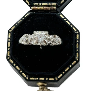 Funkelnder Art Deco Verlobungsring mit 3 Diamanten 14 Karat Weißgold Größe 4 - Bild 1 von 9
