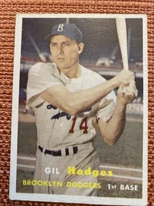 1957 TOPPS # 80 GIL HODGES Brooklyn Dodgers - Foto 1 di 4