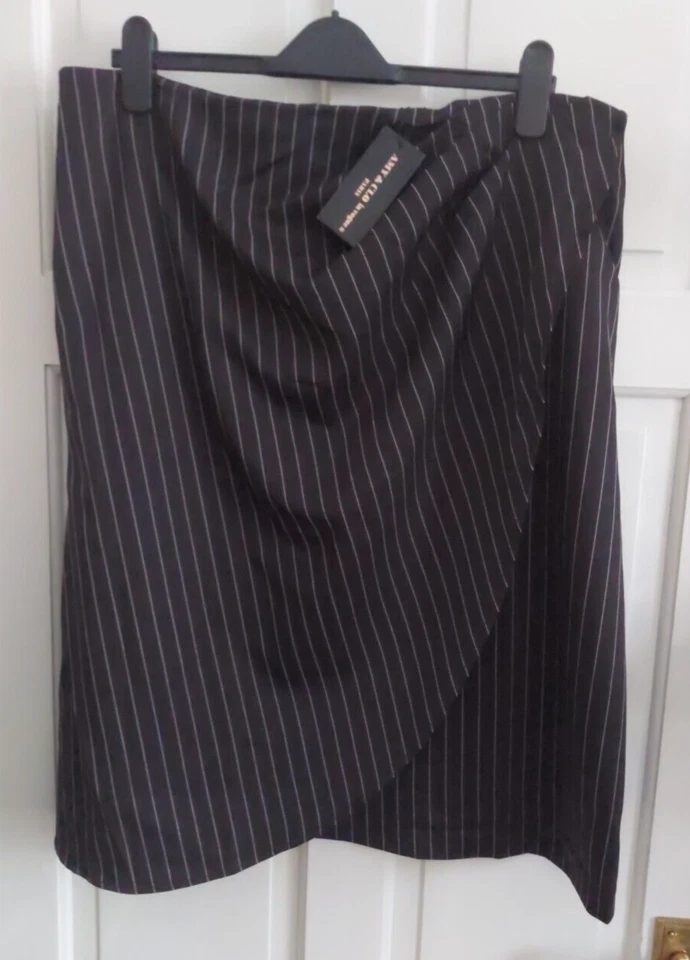 Amy & Clo Black Striped Skirt  Uk 4XL Please Check Measurements In Description - Image 1 of 4