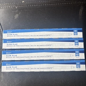 Set of 4 Genuine OEM Gm 12725202 Glow Plugs 17-23 Chevy GMC L5P Duramax 6.6L - Picture 1 of 2