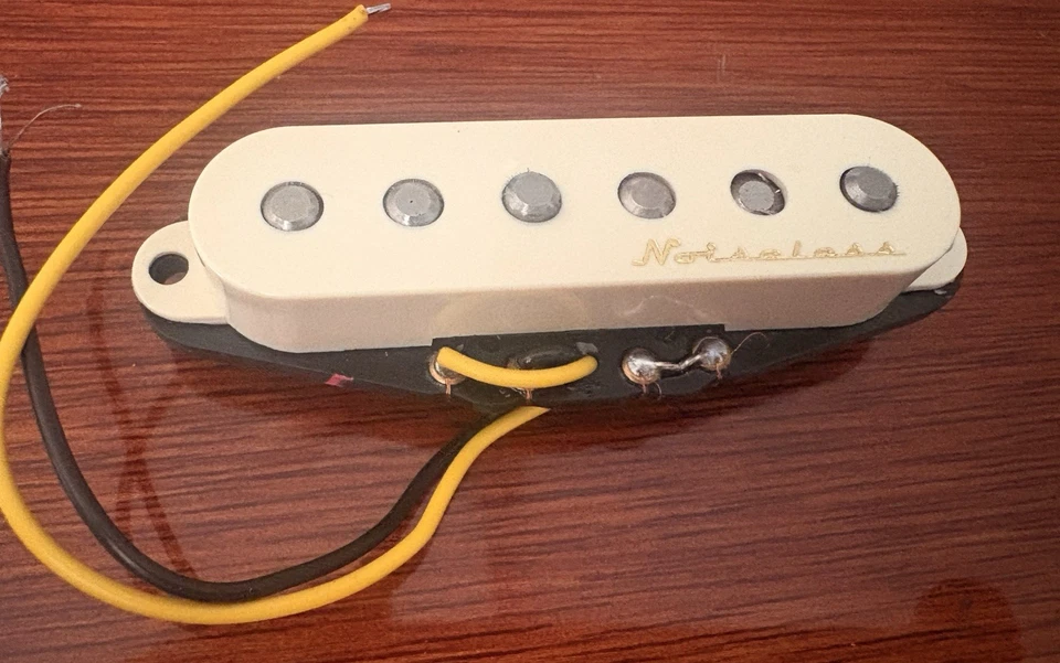 Pastilla Fender Noiseless 055536 - con cubierta blanca envejecida Foto 1 de 4