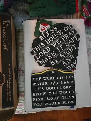 Mesa de cocina religiosa vintage mostrador remaches comida cazuela granja servir Foto 1 de 4