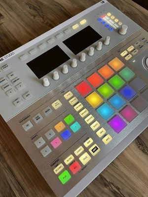 Native Instruments Maschine Studio - Bild 1 von 3