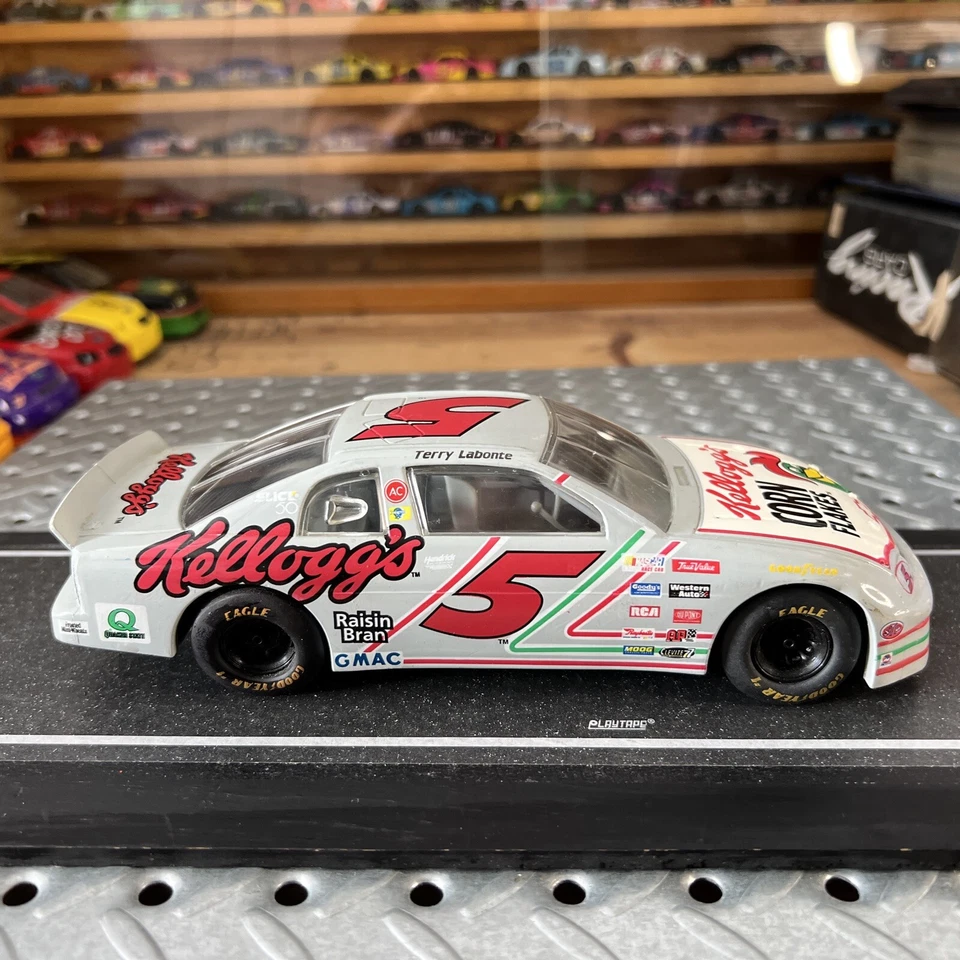 1996 Racing Champions 1:24 NASCAR Terry Lebonte Kellogg's #5 Car -damaged Window - Image 1 of 4