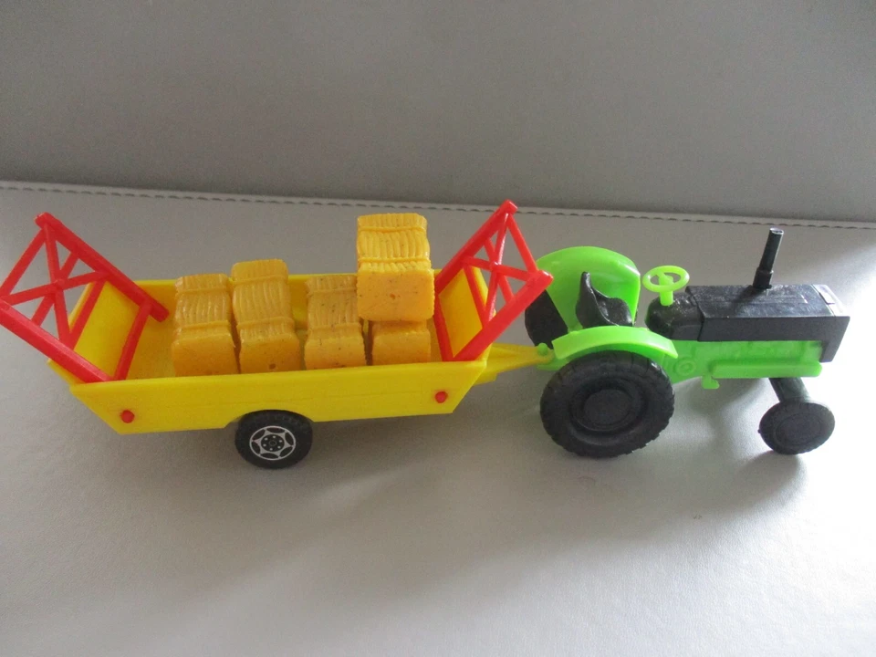 LUDONOREV NOREV TRACTOR FARM LOT WITH AGRICULTURAL HAY BOOT TRAILER - Image 1 of 1