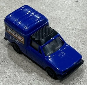 MICRO VOITURE HO 1/87 PRALINE FIAT FIORINO CINZANO ROSSO/BIANCO MODÉLISME - Foto 1 di 6