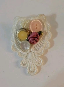 Vintage Hand Crafted Lace Button Brooch Cottagecore Grannycore Cream Pink Peach - Picture 1 of 7