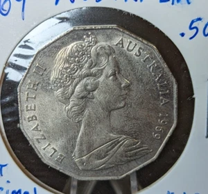 1969 Australia 50 Cents - Coat of Arms - Uncirculated - First Decimal Coinage - Picture 1 of 2