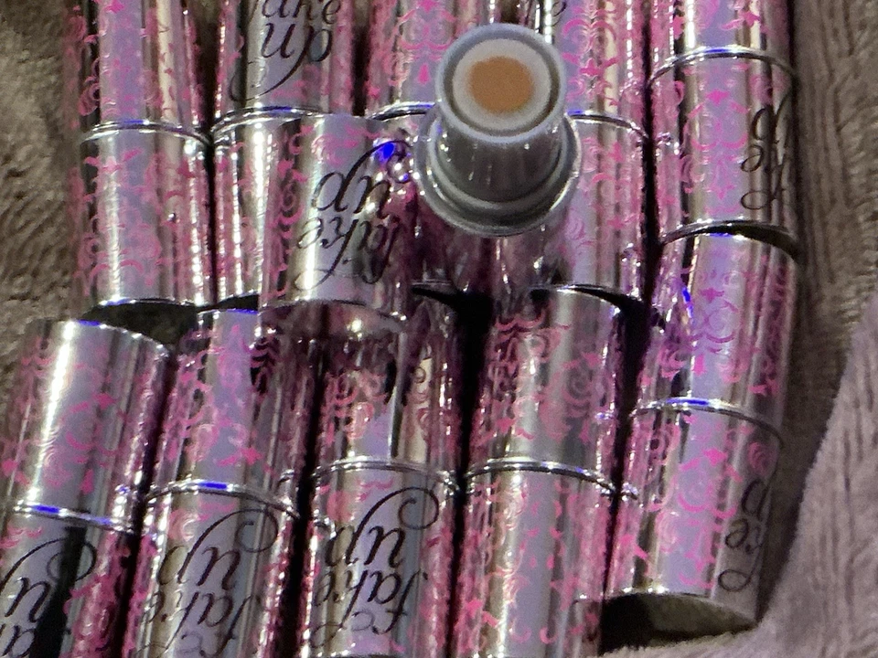 Corrector hidratante BENEFIT FAKE UP - DEEP 03 Mini 🎉Compra 2+ con descuento🎉 Foto 1 de 1