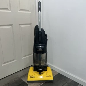 Eureka Whirlwind Big Cup (bagless) Upright vacuum - Picture 1 of 10