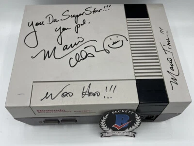CONSOLA DE JUEGOS FIRMADA POR CHARLES MARTINET NINTENDO NES VOZ DE MARIO BECKETT BAS CERTIFICADO DE AUTENTICIDAD Foto 1 de 4