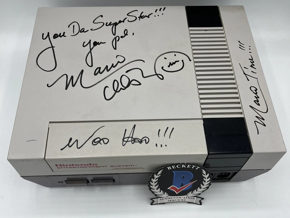 CONSOLA DE JUEGOS FIRMADA POR CHARLES MARTINET NINTENDO NES VOZ DE MARIO BECKETT BAS CERTIFICADO DE AUTENTICIDAD Foto 1 de 4