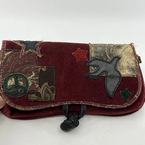 Portafoglio vintage in velluto marca Lucky rosso patchwork invecchiato senza cinturino 9x5" - Foto 1 di 17