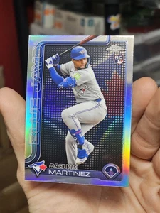 2025 Topps Chrome - Orelvis Martinez #105 Lightboard Logo Refractor 🔥🔥🔥 RC - Picture 1 of 4