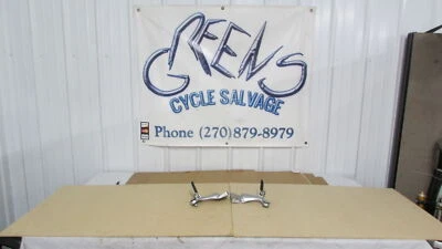 Suzuki Hayabusa GSX1300R 2005 juego de clavijas de pasajero trasero derecho fabricante original par Foto 1 de 4