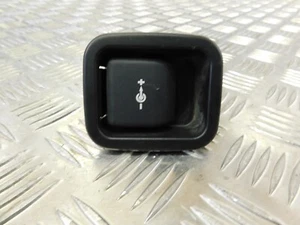 7143111 Bmw 1 3 5 Series F20 F21 E60 E81 E87 E90 E91 F30 Charging Socket Mount - Picture 1 of 24