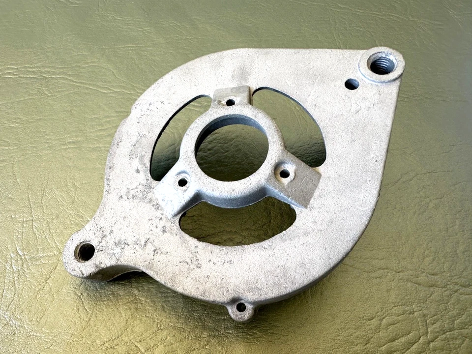 Carcasa de alternador Ford Mustang 1970 usada parcial D0AF-10300-G #8018 Foto 1 de 4