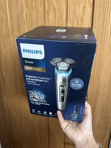 Philips Series 9000 Wet & Dry Electric Shaver with Skin IQ & Quick Clean Pod - Picture 1 of 3