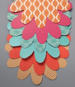 DAISY-SHAPED CARDS, 6 pack, 11cm sq, with envelopes - CARDMAKING/SCRAPBOOKING - Picture 1 of 6