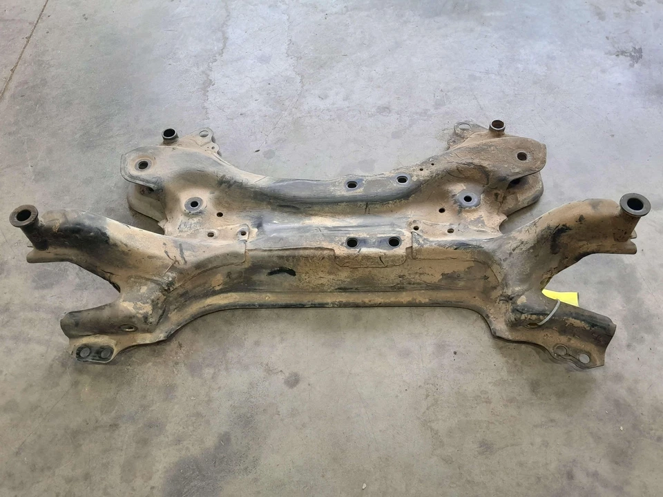 Subchasis de suspensión travesaño Toyota Prius Prius V CT200H RAV4 OEM 5120112442 Foto 1 de 4