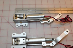 Retracts, electric cantilevered mains, medium size scale. - Picture 1 of 8