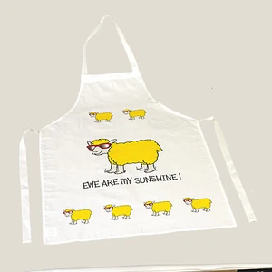 "EWE ARE MY SUNSHINE" 100 % BAUMWOLLE SCHAF DESIGN GROSSE SCHÜRZE. HERGESTELLT IN UK. NEU - Bild 1 von 1