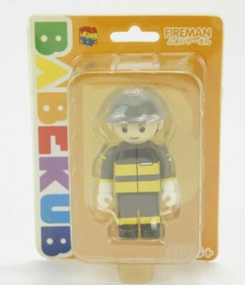2004 Medicom BABEKUB 3 英寸人偶消防员项目 1/6 全新带盒 — 第 1/2 张图片