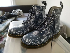 DR. MARTENS BLAU BANDANA PAISLEY LEDER STIEFEL - Bild 1 von 7