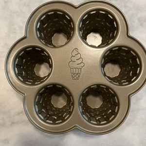 Nordic Ware Antihaftbeschichtete Aluminiumguss Eistüte Kuchenform Bronze Neu ohne Etikett - Bild 1 von 6