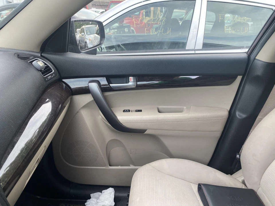 14 15 KIA SORENTO Front Door Trim Panel Passenger Side Right - Image 1 of 1