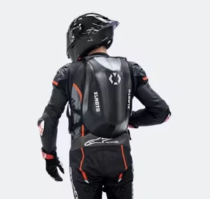 Zaino Moto Carbon Look Porta Casco Slipstream Viaggi Rigido Impermeabile 24 lt - Photo 1/2