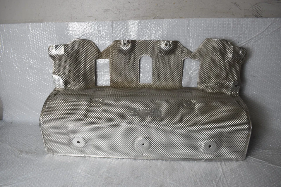 Protector trasero original BMW 540i 2020-2023 51487340227 Foto 1 de 4