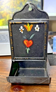 Vintage handbemalt Blumen Wandbehang Streichholz Halter Volkskunst-Land Dekor - Bild 1 von 7