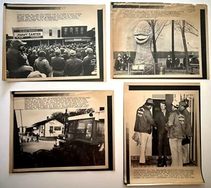 JIMMY CARTER & STRIKING FARMERS 1977 4 WIRE PHOTOS PLAINS GEORGIA - Picture 1 of 2