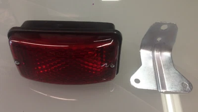 Faro fanale luce retronebbia retro dietro nebbia rosso rettangolare compatto - Immagine 1 di 4