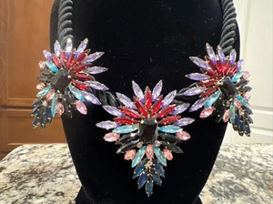 GORGEOUS MULTI COLOR ROPE BLACK GOLD LUCITE CRYSTAL NECKLACE - Picture 1 of 5