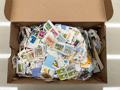 Australian Stamps Decimal Mixed - Shoe Box - 500g Used On Paper - image 1 of 4