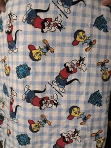 Tela de franela de algodón Warner Bros Sylvester And Tweety 1997 1 yarda prelavada - Imagen 1 de 3