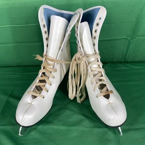 Vintage Unbranded Girl’s Figure Skates White Leather With Cloth Interior Lining - Picture 1 of 14