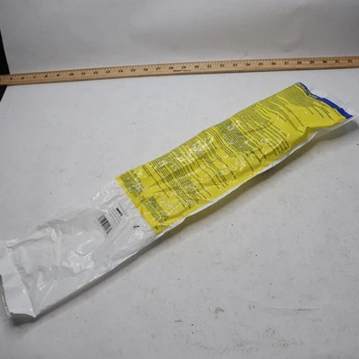 Línea de suministro de agua de inodoro de vinilo de una pieza BrassCraft de varias vueltas con brida blanca Foto 1 de 4