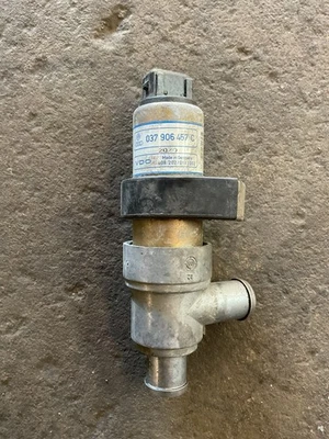 OEM Volkswagen Idle Air Control Valve 037906457C MK2 Eurovan b36a - Image 1 of 4