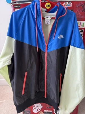 Chaqueta Nike Windrunner negra/azul/verde neón para hombre talla grande Foto 1 de 4