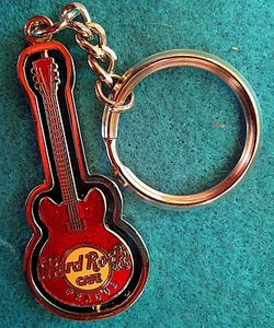 PRAGA EURO ROJO GUITARRA ACÚSTICA LLAVERO ANILLO GIRATORIO Hard Rock Café - Imagen 1 de 1
