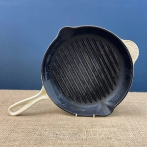 LE CREUSET 26 CREAM CAST IRON ENAMEL DOUBLE SPOUT GRILL SKILLET PAN - Picture 1 of 8