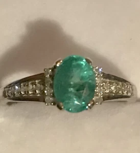 ANILLO DE DIAMANTES REALES Y ESMERALDA NATURAL DE 1,30 CTW EN ORO BLANCO DE 14K - Imagen 1 de 11